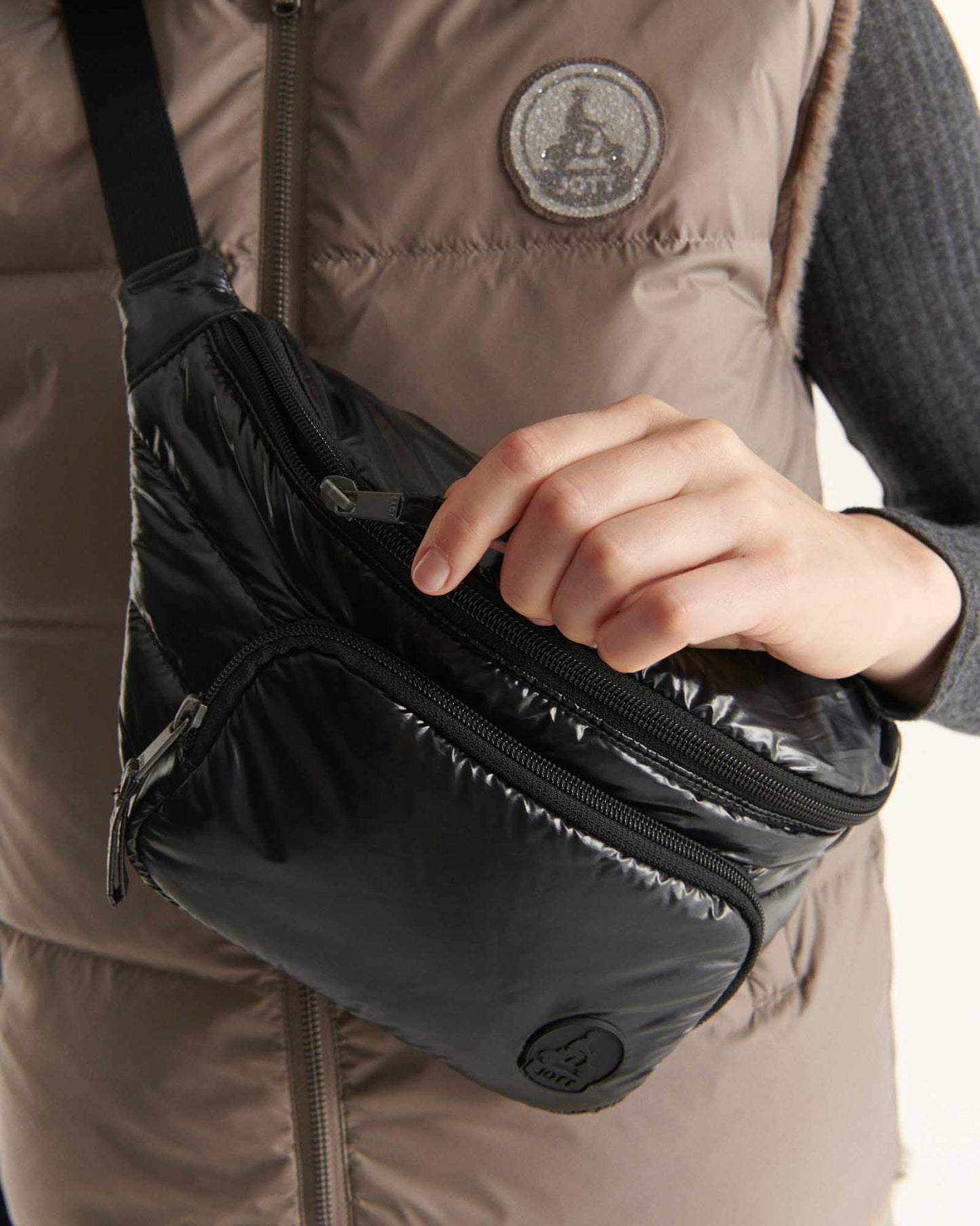 Banane laquée Noir Dena 2.0